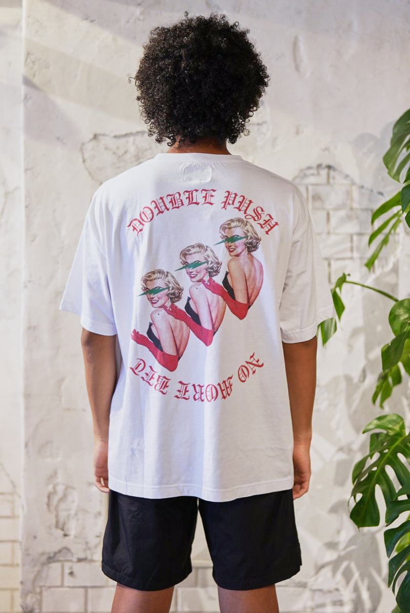 SMOKING BEAUTY SHORT SLEEVE T-SHIRTS｜WHITE